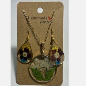 Pressed Flowers Jewelry Set 3-Piece Necklace Earrings 20” Gold Tone NEW